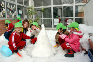 雪で遊ぶ